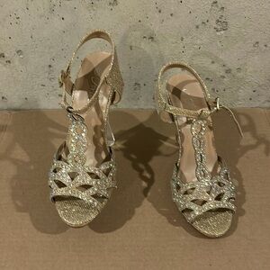 FOREVER GLITTERY GOLD T-STRAP OPEN TOE STILETTO HEELS WITH RHINESTONES S 7.5